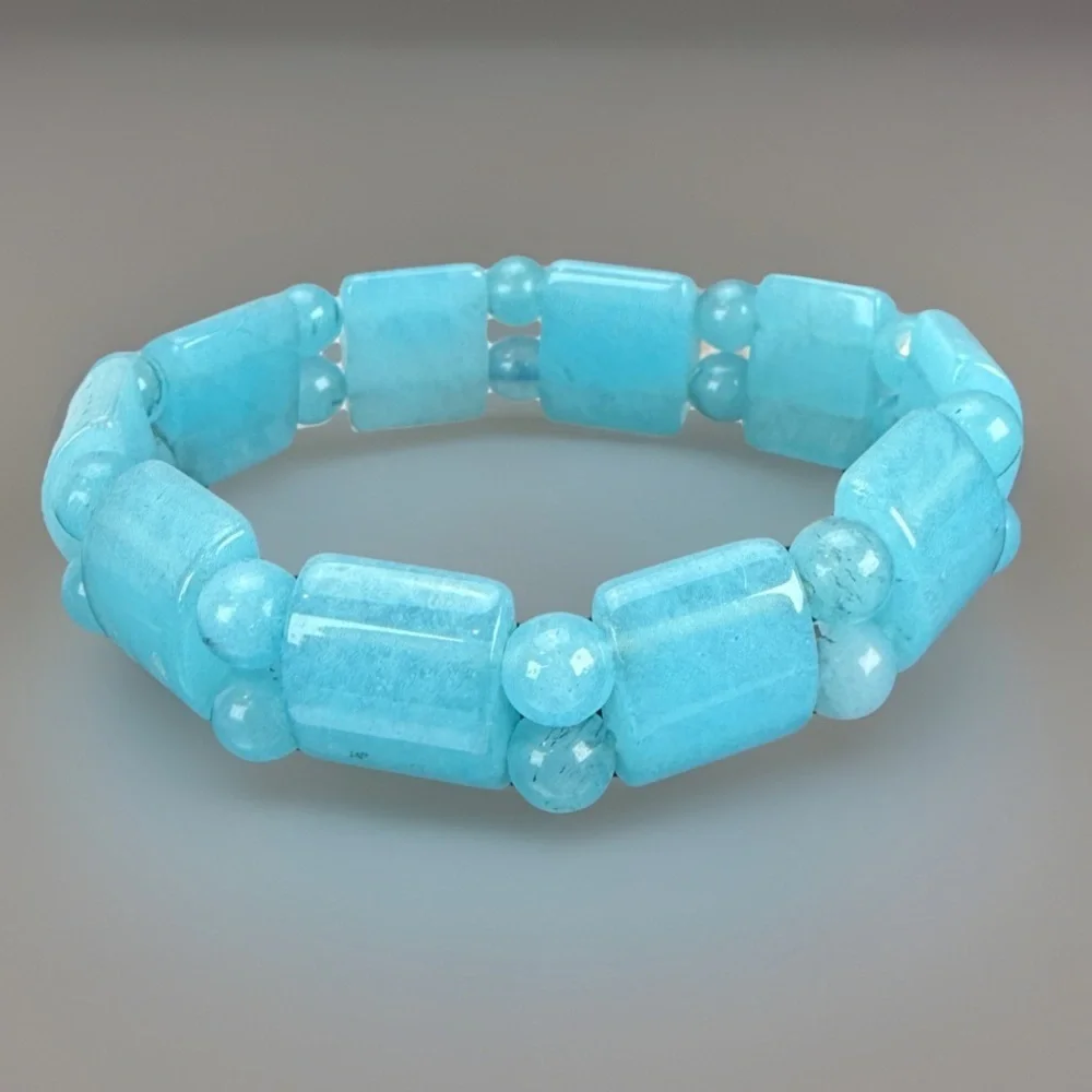 Gorgeous, weighted blue stone stretch costume bracelet